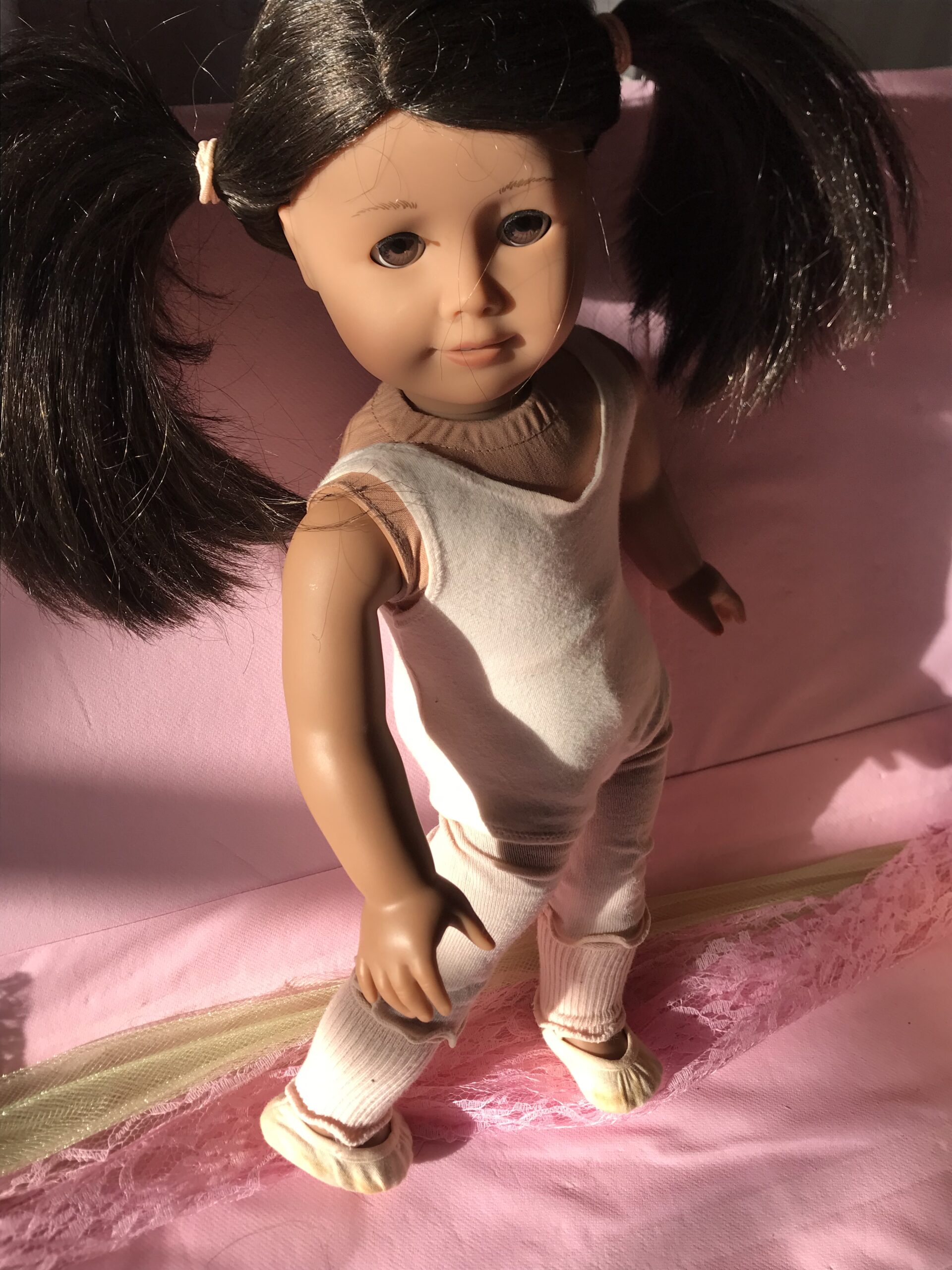 🤸♀️ Poupée American Girl JLY 25 : La Championne de Gym au Teint Mate ! 🤸♀️ – Image 27