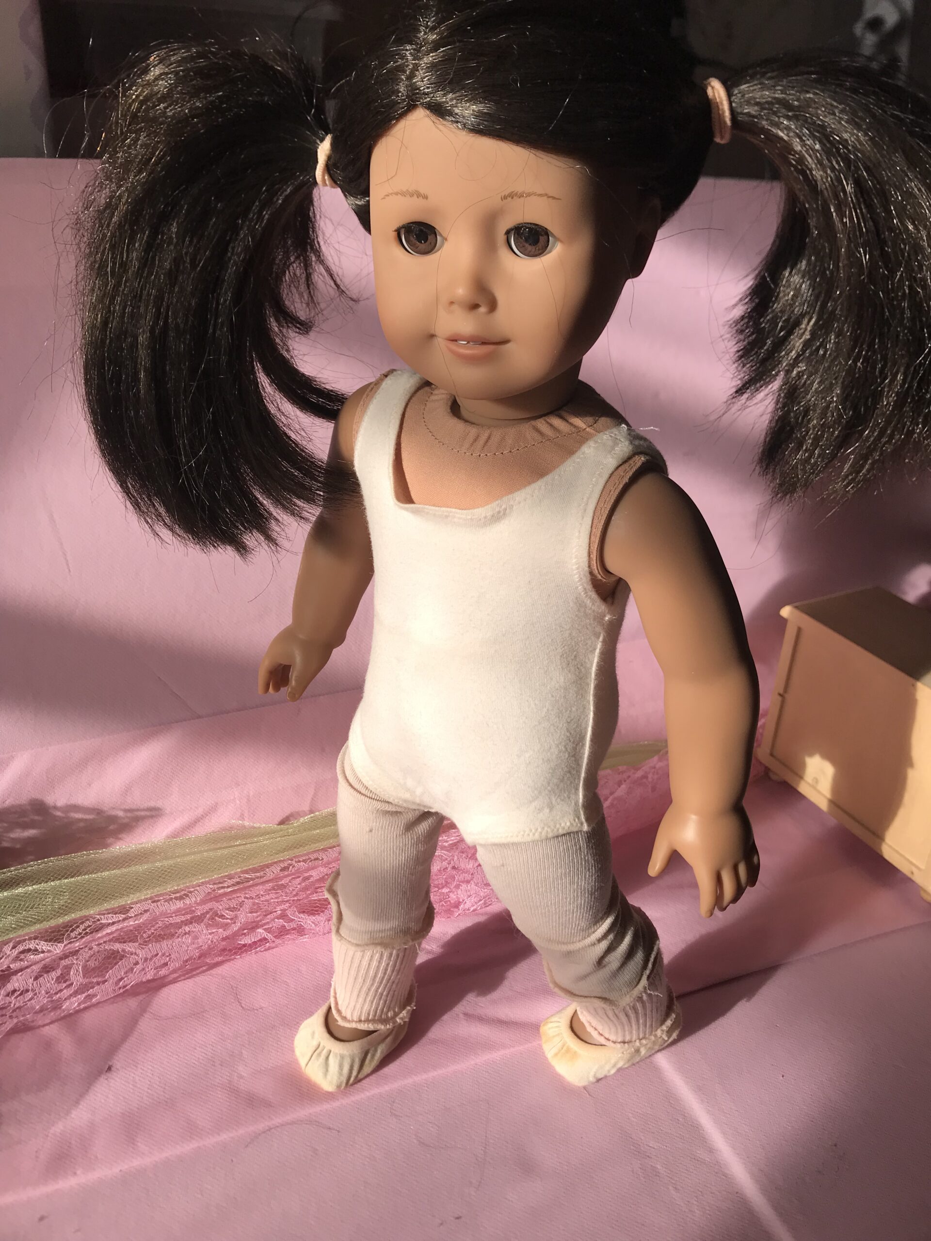 🤸♀️ Poupée American Girl JLY 25 : La Championne de Gym au Teint Mate ! 🤸♀️