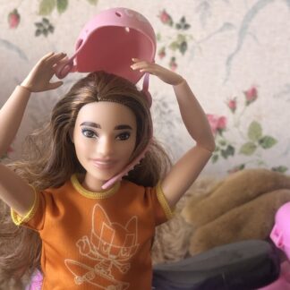 🥇 Barbie Tokyo 2020 : Championne Olympique de Skateboard - Corps Curvy Extra 🥇