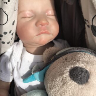 👶 Poupon bébé reborn endormi sexué garçon 48 cm — Insp. Kit Levi par Bonnie Brown 👶