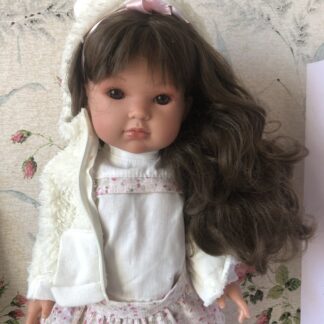 ❄️ Bella d'Antonio Juan : La Jolie Princesse d'Hiver avec veste en peluche ! ❄️
